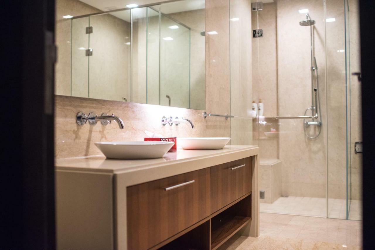The Suites At Waterside Straits Quay By Plush Bagan Jermal Eksteriør billede