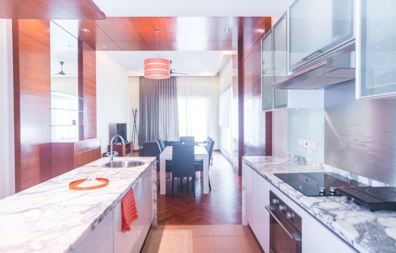 The Suites At Waterside Straits Quay By Plush Bagan Jermal Eksteriør billede